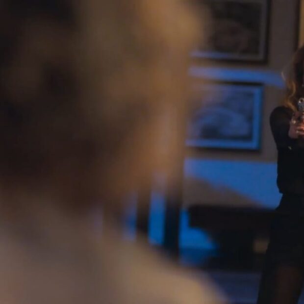 Vilã tenta eliminar Berta, mas acaba sendo desmascarada e levada pela polícia.