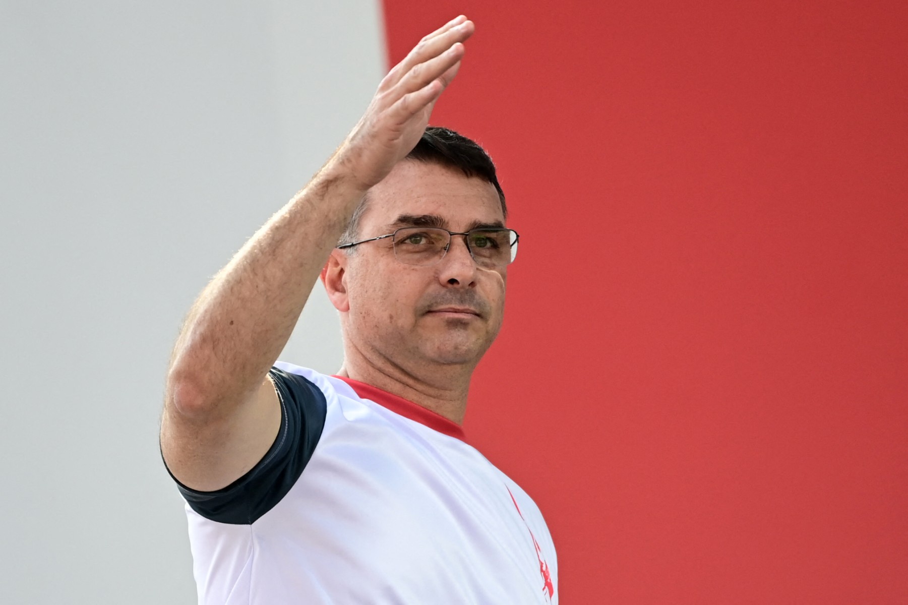 Flávio faz dancinhas para mirar TikTok e jovens da periferia, mas aliados rejeitam iniciativa